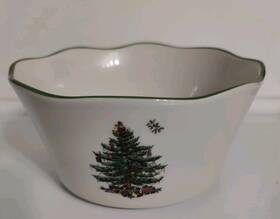 1667631 Spode Christmas Tree 6 Inch Fine Porcelain Flared Scalloped Bowl