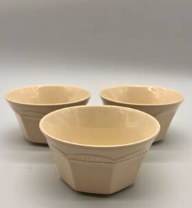Sle30 Steelite International Set Of 3 Ivory Bowls Octagonal Sides Raised Scroll Band
