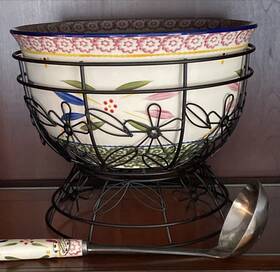 820027 Temptations Temp-tations Blue Old World 4.5 Quart Bowl With Wire Stand Serving Spoon Euc