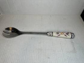 H204208 Temptations Temp-tations Embossed Salad Serving Spoon Purple