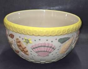 268766 Temptations Qf Temp Tations Summer Shells 3 Quart Bowl Excellent Condition