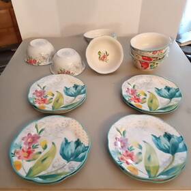 6115 The Pioneer Woman 16 Pc Set Matching Bowls And Plates Floral Pattern #6115