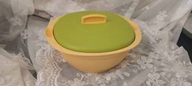 3186a-1 Tupperware 7 1/2 Cup Legacy Essentials Round Bowl Green And Yellow Retro