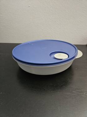 3284c-2 Tupperware 3 Compartment Microwavable Dish White #3284c-2 With Blue Lid