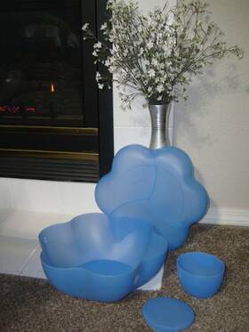 4626 Tupperware Light Blue Flower Large Chip-n-dip Bowl With Salsa Dip Cup Lids Lot Set