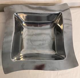 Villeroy & Boch 003683298708 And New Wave Metal 13 Inch Large Square Serving Bowl Estate Sale