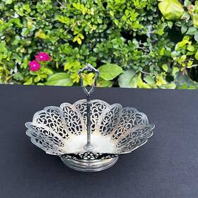 3018 Wm Rogers Vintage Epns Silverplate Pierced Handled Bon Nut Basket Bowl