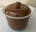 Hall Pottery #474 Stoneware Bean/onion/soup Brown Crock Vented Lid Excellent. Fixed Price $15.99.