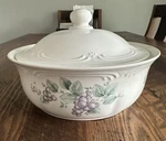 Pfaltzgraff Grapevine 2.25 Qt Covered Casserole Dish Free Shipping Usa. Fixed Price $25.00.