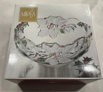 Mikasa Holiday Bloom Cryatal Serving Bowl 8.5" 051/258. Fixed Price $14.95.