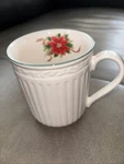 Mikasa Stoneware Italian Holiday Mug DD912 Poinsettia 8OZ Coffee Tea. Fixed Price $6.00.