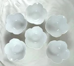 Vtg Set Of 6 White Lotus Flower Petal Ribbed Porcelain Dessert Ice Cream Bowls. Fixed Price $15.50.