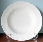 Wedgwood Strawberry And Vine Rim Soup Bowl White 9" New. Fixed Price $58.90.