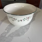 Pfaltzgraff Winterberry Great Bowl- Large. Fixed Price $37.95.