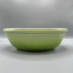 Le Creuset Kiwi Green 3.6 Qt Oval Serving Bowl 3.4L Stoneware Mixing Salad. Fixed Price $78.00.