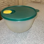 Tupperware Crystalwave 8.5 Cup Bowl 1701 & Vented Lid 2649A Green Yellow Tab. Fixed Price $14.69.