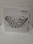 Mikasa Greyson Clear Glass 10" Serving Bowl Made Japan Beautiful Pattern. Fixed Price $24.00.