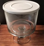 Pampered Chef Glass Trifle Bowl W/ Lid Pedestal Dessert Dish 3 Qt. Fixed Price $34.99.