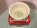 Nib Lenox Holiday Pattern Serve & Store Bowl W/ Locking 24 Oz. Fixed Price $14.95.
