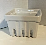 Artland Ceramic White Berry Basket 1 Dry Pint Container Catchall. Fixed Price $9.00.