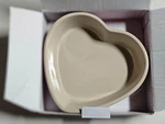 Le Creuset Medium Rose Quartz Heart Shaped Dish Bowl Stoneware 21CM Plate. Fixed Price $49.00.