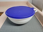 Tupperware 2539B Thatsa Mixing Bowl White W/blue Seal Lid 32 Cup, 7.8L. Fixed Price $15.00.