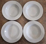 4 - Oneida Wicker White Basket Weave 9" Bowls Rimmed Soup / Cereal Pasta. Fixed Price $24.89.