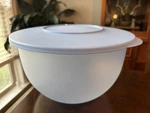 Tupperware Bowl With Lid Mold #3091B 2. Fixed Price $13.00.