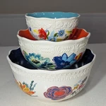 The Pioneer Woman Nesting Bowls Floral Stoneware Scalloped Set Of 3. Fixed Price $32.00.