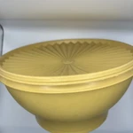 Vtg Tupperware 17 Cup Harvest Gold Round Salad Bowl Container 880-5-W/LID 881-1. Fixed Price $17.85.