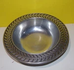 Original Wilton Armetale Laurelberry Pewter Serving Bowl 10 1/2" X 1/4" Deep. Fixed Price $21.23.