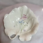 Mikasa Ivory Bone China Courtship A7012 Larry Laslo Japan Leaf Bowl Florals. Fixed Price $16.00.
