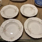 Homer Laughlin L48N6 Set Of Floral Scalloped Gold Rim Pasta/soup/salad Bowls. Fixed Price $12.00.