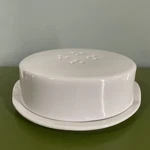 Crate And Barrel Brie Cheese Baking Dish Baker White Stoneware Ventilated Lid. Fixed Price $23.20.