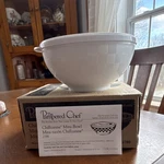 The Pampered Chef Chillzanne Mini-bowl 3 Cup Plastic White Matte 2788. Fixed Price $15.00.