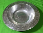 Wilton Armetale Reggae Serving Bowl Medium 12.5" Round 820015. Fixed Price $17.76.