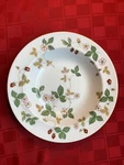 Wedgwood Wild Strawberry Rimmed Soup Bowl 8" Bone China Made England. Fixed Price $35.00.