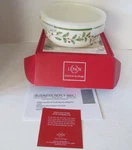 Lenox Holiday Holly Berry Serve & Store Bowl W/locking 24 Oz New #845796. Fixed Price $24.50.