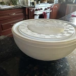 Pampered Chef Large Chillzanne Bowl With Lid #2785. Fixed Price $28.00.