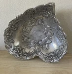Arthur Court 1994 Heart Shape Serving Bowl Rabbits & Daffodils Easter DECOR10.5. Fixed Price $13.99.