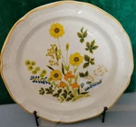 Mikasa Garden Club Fresh Floral 404 Ceramic Dinner Plates Four-piece Japan.. Fixed Price $40.00.