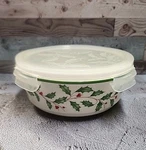 Lenox Holiday Holly Berry Serve & Store Bowl W/locking #815874. Fixed Price $14.95.
