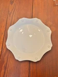 (1) Scalloped Juliska Berry And Thread Whitewash Dessert/salad Plate 9" New!. Fixed Price $40.00.