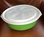 Vintage Rubbermaid Green J-3224 6 Quart 11" Salad Keeper & White Daisy Lid. Fixed Price $21.50.