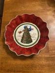 Villeroy & Boch Toy's Fantasy 9" Round Serving Dish Bowl Christmas Tree Sleigh. Fixed Price $19.90.