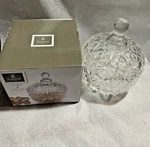 Gibson Home Jewelite 2 Piece Glass Dish Bombonera Serve Bowl With Lid. Fixed Price $20.68.