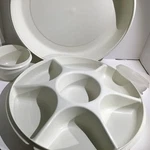 Tupperware Divided Veggie Party Tray Dip Bowl Piece Set 1665-1 1666-4 1667-7. Fixed Price $19.97.