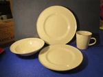 Royal Doulton China Gordon Ramsey Union Street Cafe Cream 4 Piece Place Set. Fixed Price $27.96.