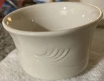 Lot Of 8 Oneida Espree Ivory Ramekins Bouillon Cups Bowls 4" Diameter. Fixed Price $37.00.