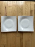 Maxwell Williams. White Basics Motion. 10.5 Dinner Plate. Set Of 2.. Fixed Price $12.00.